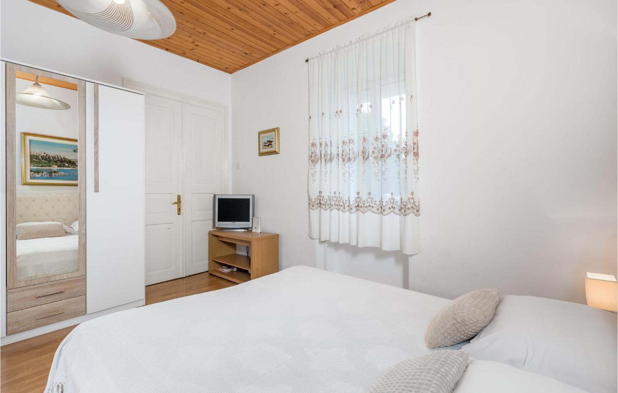 Beautiful Apartment In Omisalj With Kitchen Экстерьер фото